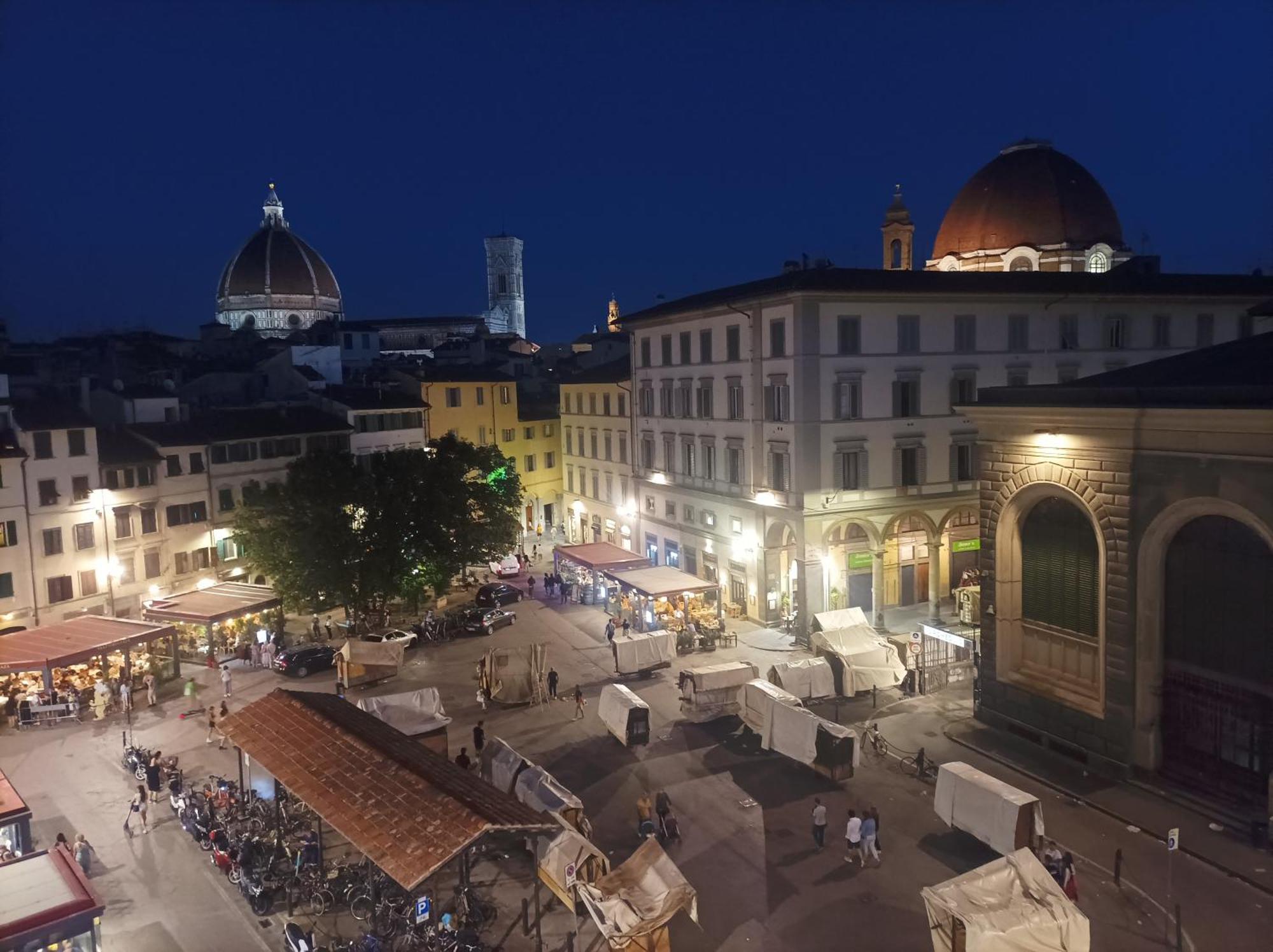 Panoramic Suite Near Duomo And Station Florença Exterior foto